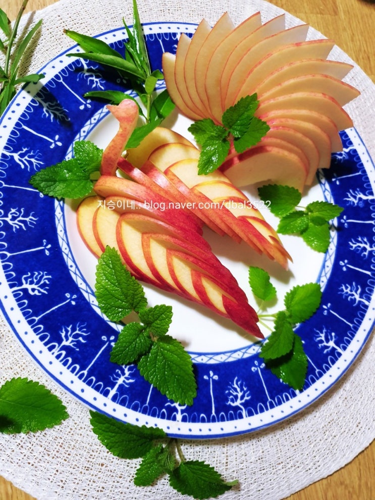  멧산농원 소랑골 홍로사과 꼬마사과 사과즙 맛있어요 과일 예쁘게 자르기