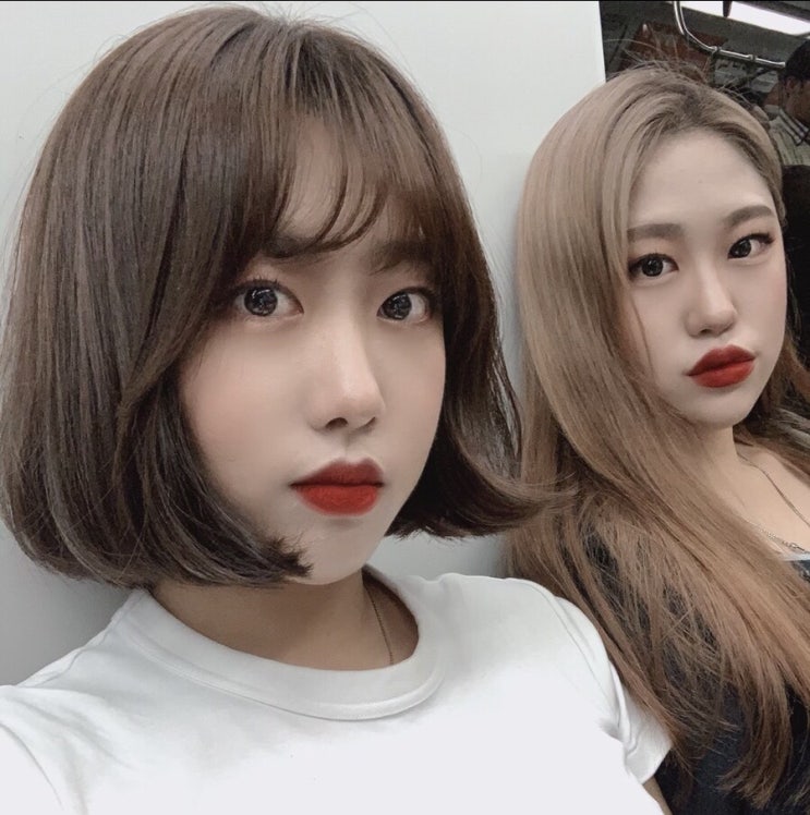  흔들리는 꽃들 속에서