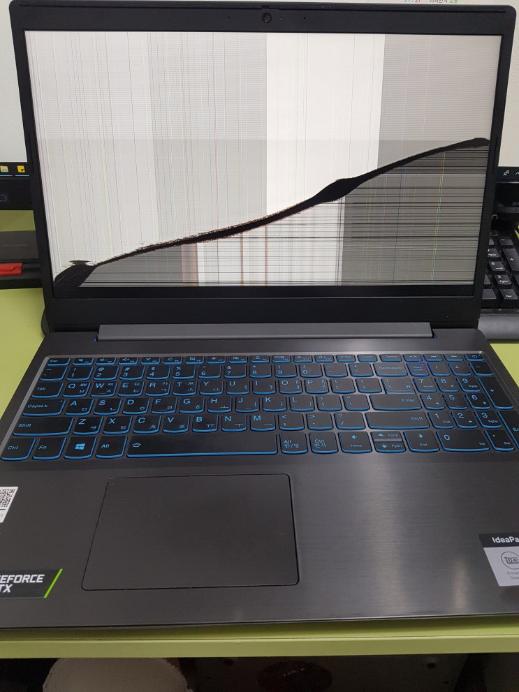  <노트북과컴퓨터>부산 노트북수리 레노버 Ideapad L340-15IRH 노트북 화면 줄감 패널교체