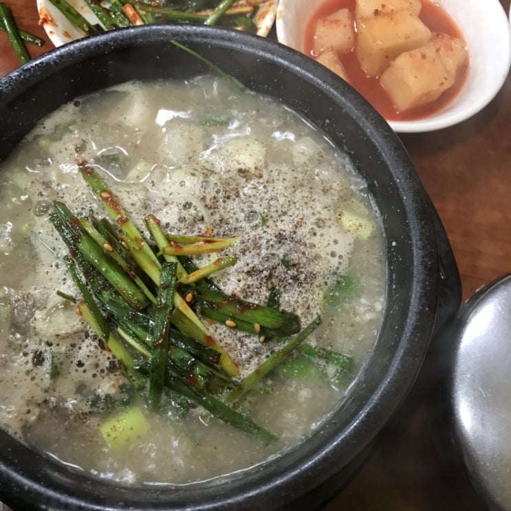 [용산역맛집/신용산역맛집] 펄펄끓는 국밥에 들깨가루 한가득! :: 한성식당(한성순대국)