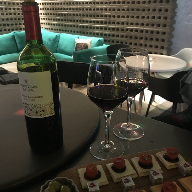  [춘천맛집] 춘천분위기좋은곳 와인바 ‘루트나인’ 데이트하기 딱 좋은 조양동분위기맛집 음악 디제잉 칵테일 와인과 카네페 맛있는 안주까지 춘천데이트 춘천와인 춘천펍 춘천데이트코스