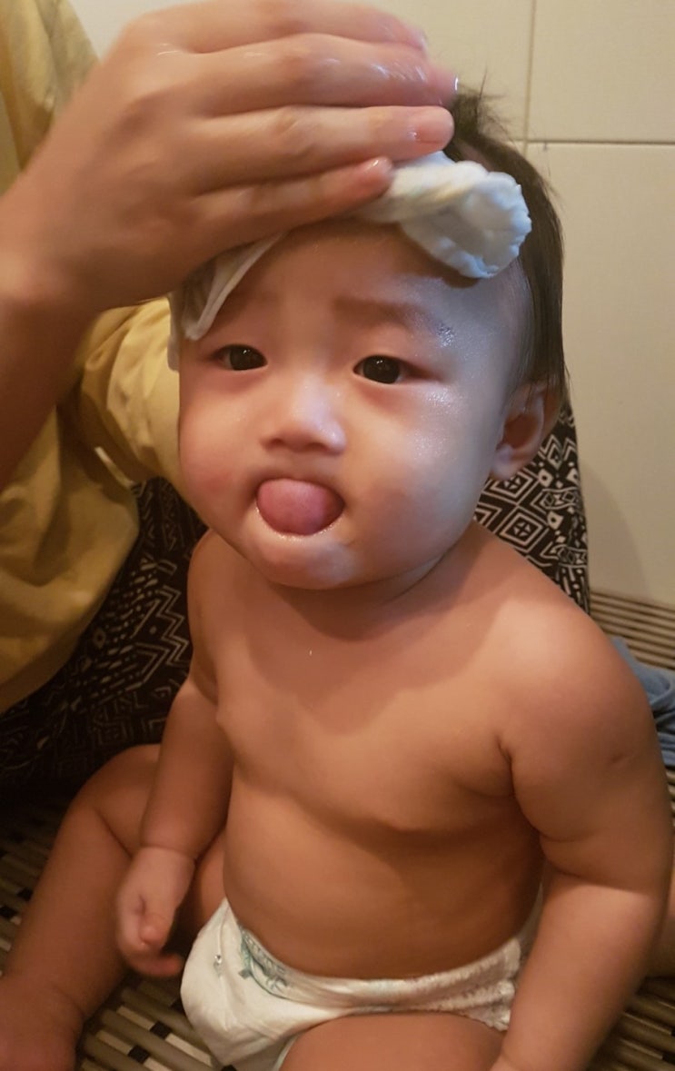  아기가 아프니 제정신이 아니었다. (8개월 아기 고열, 돌발진증상)