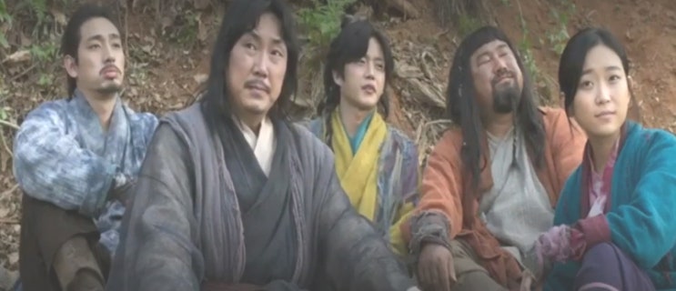  웃기는 이야기였으면 좋았을.광대들 풍문조작단
