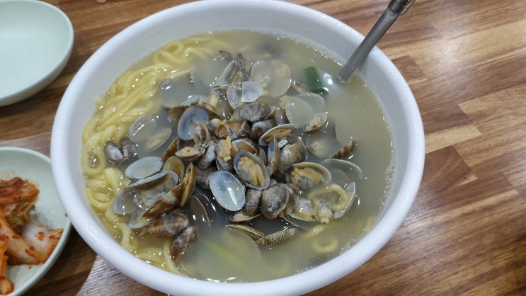  용인 에버랜드 근처 맛집 밀토랑 바지락칼국수 국물이 끝내줍니다.