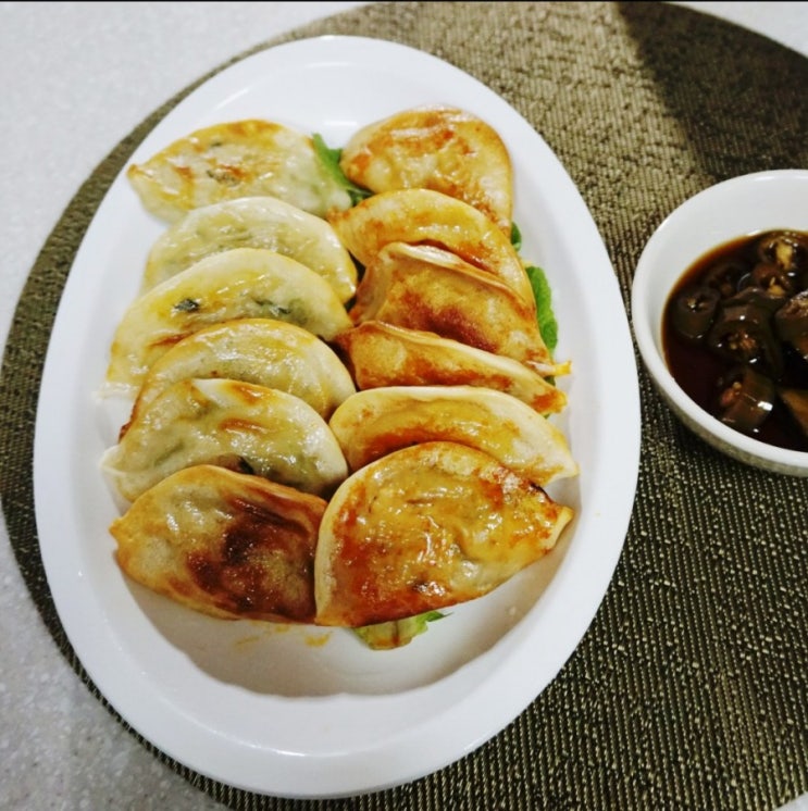  만두 배달 홍가네집만두 에어프라이어에서 맛있는 납작 만두!