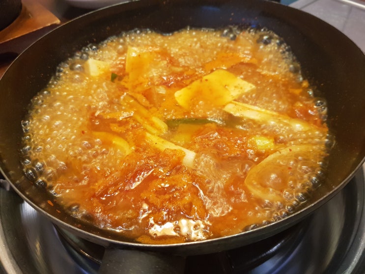  돼지고기 듬뿍넣은 김치찌게, 열평집밥 호매실점 방문후기