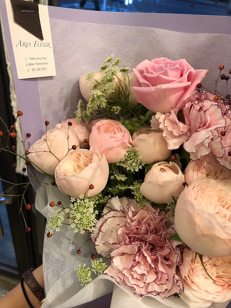  수원 권선구꽃집 : 집들이 선물로 아리아플레르에서 꽃다발 픽업했어요 ヾ(๑)ﾉ"