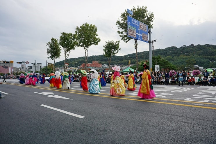 정조와 함께 하는 시민들의 즐거운 거리축제 행행(行幸) 2019 수원화성문화제