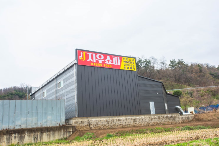  붙박이쇼파 설치를 원하신다면 쇼파공장으로!