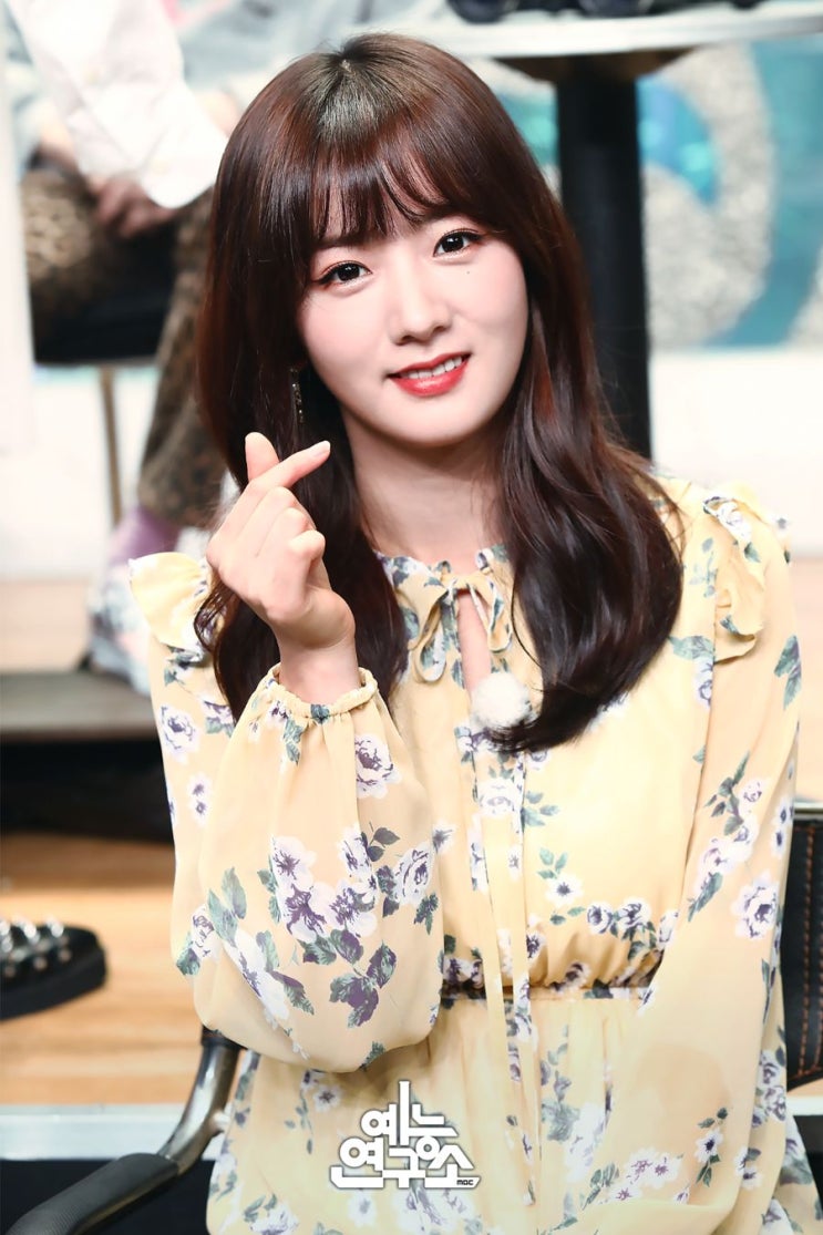  191006 MBC 예능연구소 복면가왕 윤보미 오하영.jpg