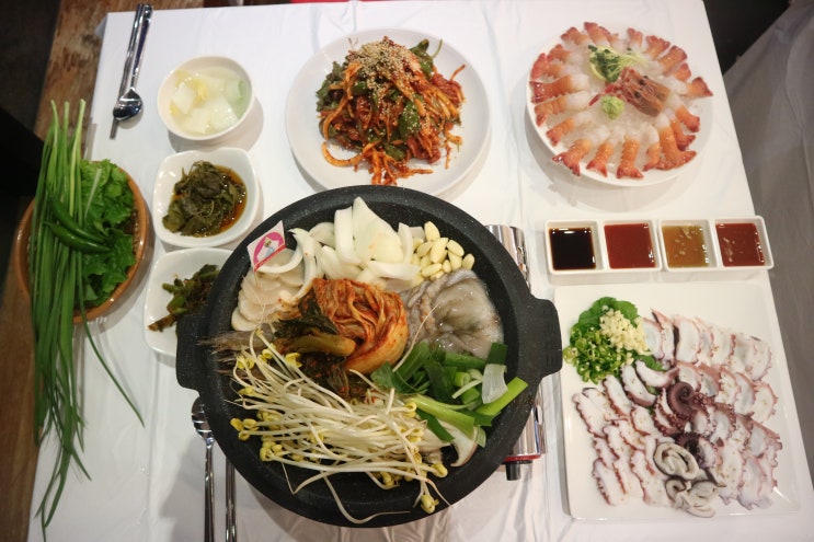  여수 낭만포차 삼합 하멜등대 근처라 코스처럼~