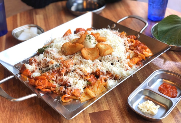  [신촌맛집] 눈꽃치즈를 사르르 뿌려주는 닭갈비맛집 :: 장군닭갈비