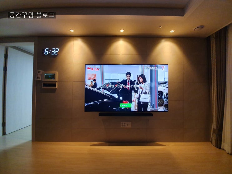 삼성 임직원몰 QLEDTV 75인치::QN75Q85RAFXKR 밀착형 벽걸이+간접조명+LED시계 설치로 깔끔한 거실인테리어