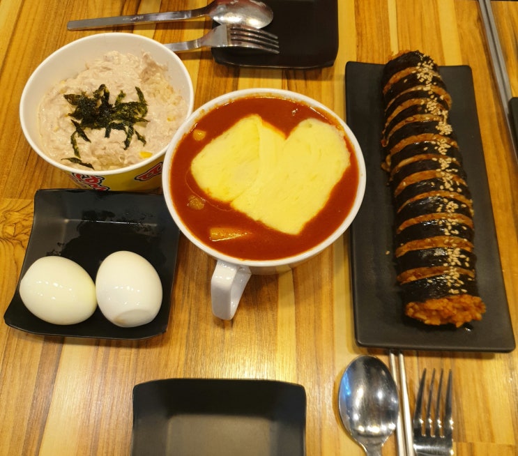  [리뷰]홍대 떡볶이 맛집 - 신불떡볶이 홍대점 후기 / 거의 신전떡볶이