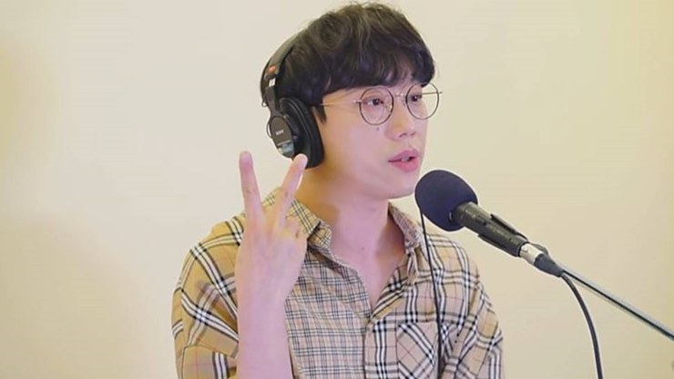  프로젝트 프로덕트 안경 SC15 권정렬 착용 모델 감각적인 다각형 디자인 안경테