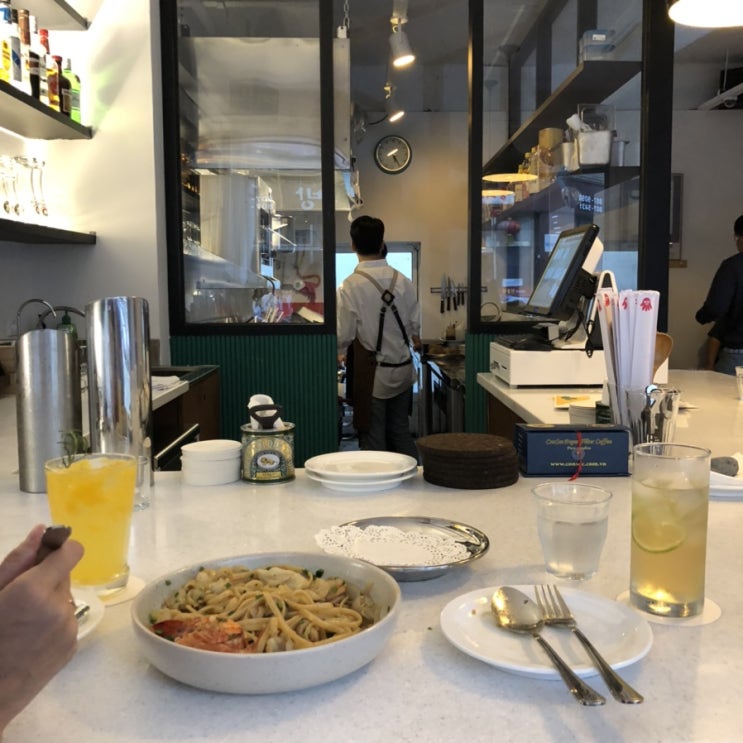  부산술집 | 전포술집 - 옥천사세탁4호점 감각적인 신상술집, 브루티마부오니(brutti ma buoni)