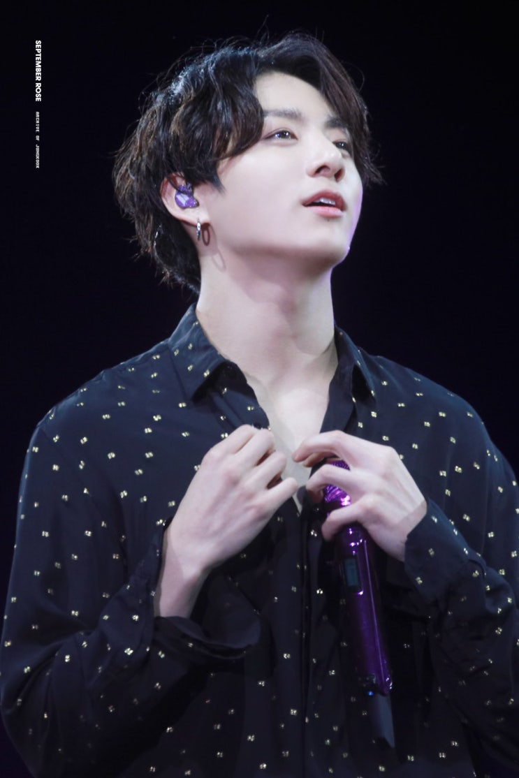  [방탄소년단 정국, 지민] 지금 이게 정국이가 지민이 보면서 셔츠 단추 푸는 거라고요..? (ft. 저런 표정으로 쳐다보다니)