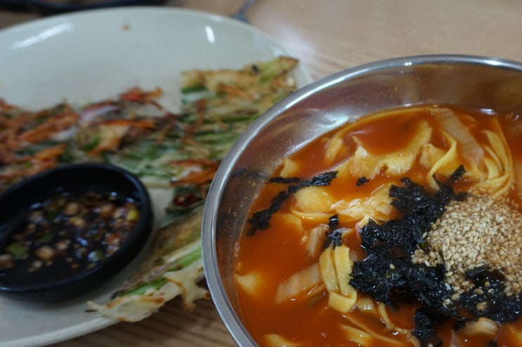  국물이 생각날 때, 빨간국물 얼큰한 칼국수!