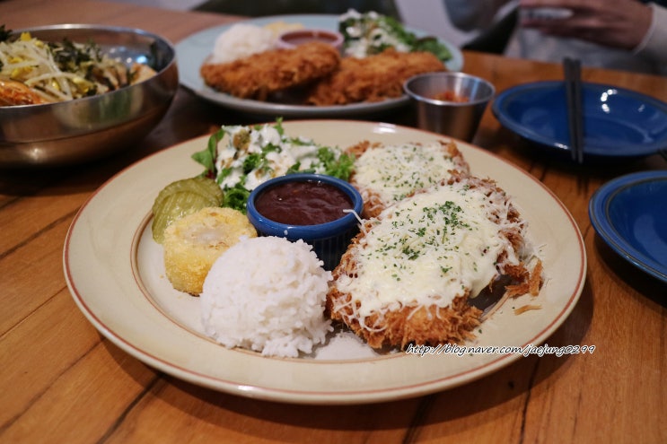  이시아폴리스 맛집 봉무동 <돈까스튀기는오빠> 단골의 후기