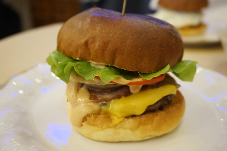  송리단길 맛집 , 인생버거 어나더그리지하우스