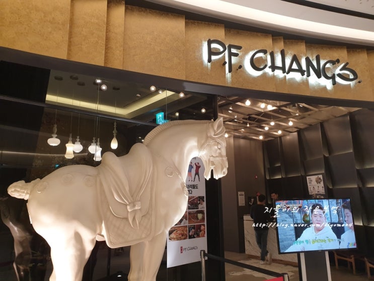  주말에 다녀온 신세계센텀  피에프창 창스 치킨레터스랩 반했어요 :)