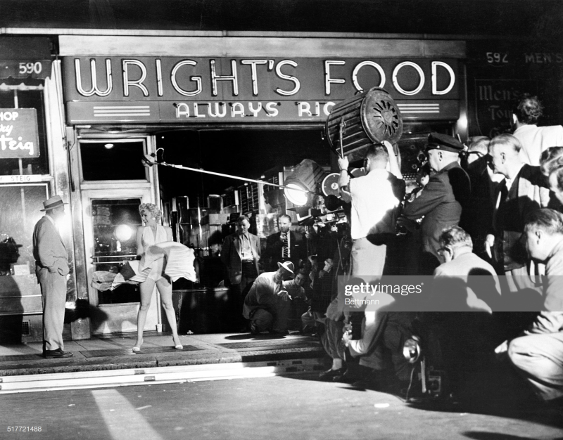 영화 '7년만의 외출' 마릴린 먼로의 전설적인 지하철 환풍구 ...