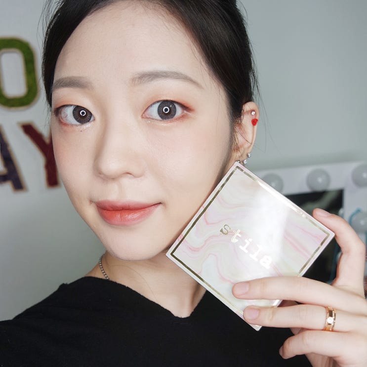  스틸라 컬러코렉팅 팔레트로 다크서클커버 확실하게!