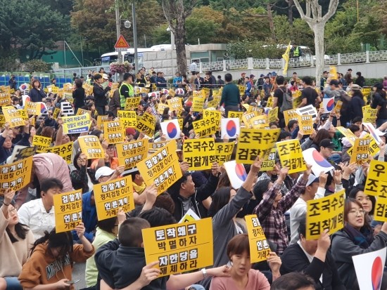  한기총 "내란선동은 문재인 대통령이 하고 있다"…'검찰개혁 촛불집회'
