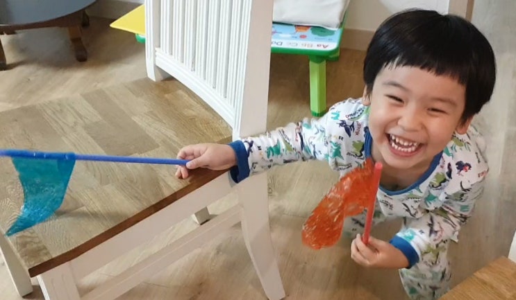  청기백기게임으로 오른손왼손익히기 ㅋ