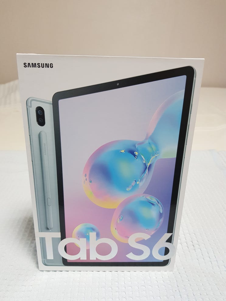  갤럭시탭 s6는 10인치 영화 감상용 태블릿이에요.
