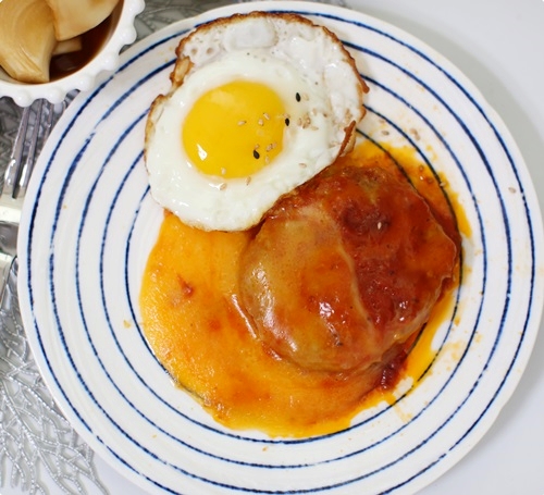  그릭슈바인 함박스테이크 맛있게 먹죠