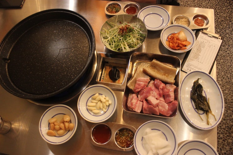  부산대 돼지고기:)부산대 껍데기하면 시골통돼지볶음 부산대점!
