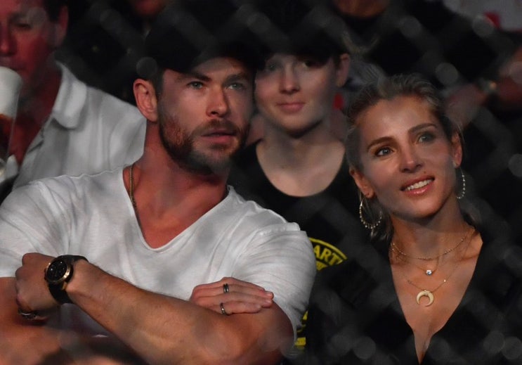 아내와 함께 UFC 243을 관람한 토르(크리스 헴스워스) 아내와 함께 UFC 243을 관람한 토르(크리스 헴스워스)