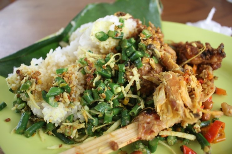 [정보] 인도네시아 발리 남부 저렴한 현지 맛집 Warung Nasi Ayam Bu Oki.  