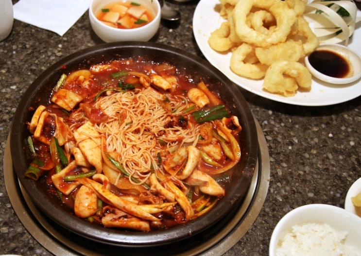  압구정 뱃고동 점심 오징어불고기 볶음밥까지 맛있어
