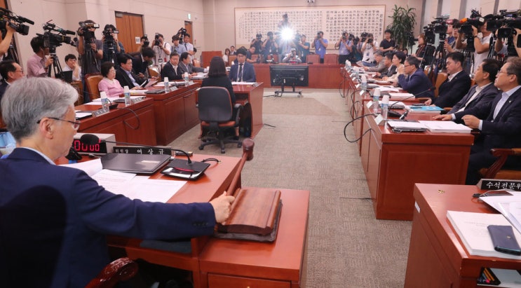  법사위원장 여상규 욕설 ,국정감사 오히려 검찰을 독려하는 자유한국당