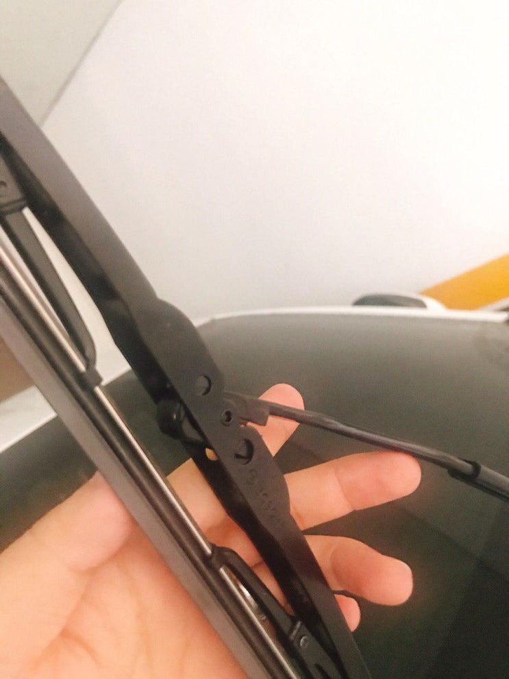  자동차 와이퍼 교체방법 역시 혼자서 갠단하게.비오는날에