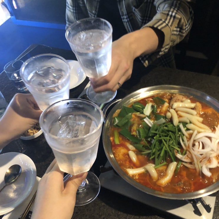 191006 | 범계 롯데시네마 '조커'보고 / 술집 '행복한 집' 떡도리탕에 진로토닉 / 강남오빠네에서 지하철스웩만든 일상 :) 191006 | 범계 롯데시네마 '조커'보고 / 술집 '행복한 집' 떡도리탕에 진로토닉 / 강남오빠네에서 지하철스웩만든 일상 :)