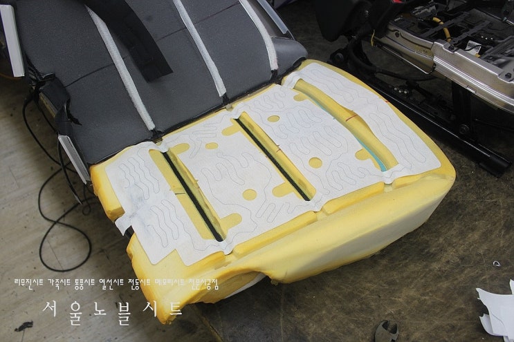  아반떼AD 순정 열선시트 작업으로 겨울을 대비해 보세요.