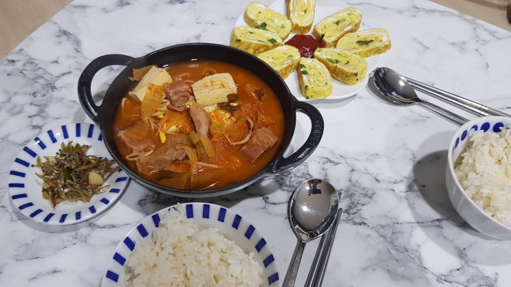  유튜브 업데이트 : 김치찌개 만들어 먹기