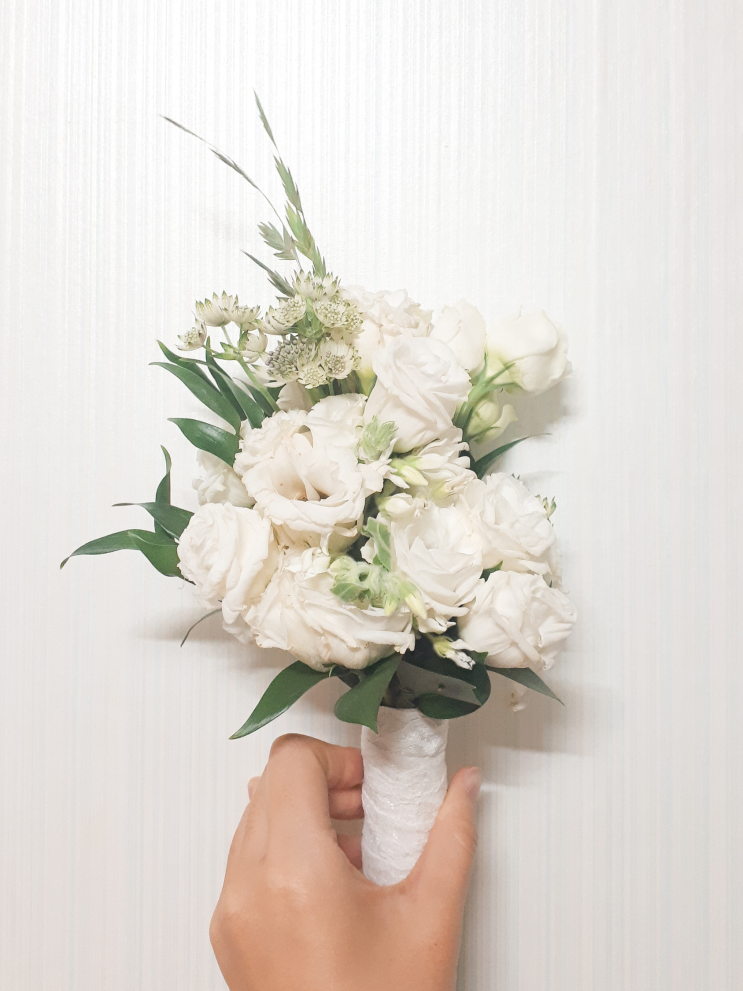  두 번째 부케를 받았어요 :: 장미/수국/카라 부케 쉽게 말리기, 부케 받는 사람 옷 (하객 패션)!