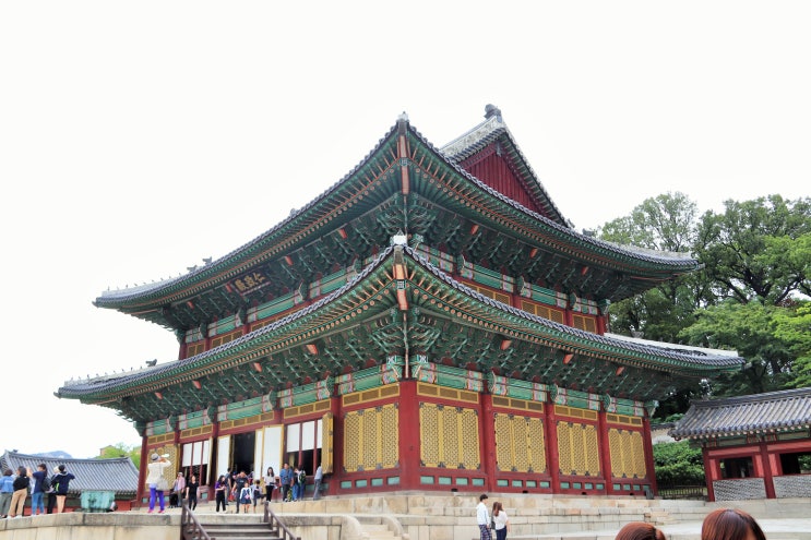  자연과 조화롭게 아름다운 건축미를 갖춘  궁궐  유네스코 세계문화유산  창덕궁