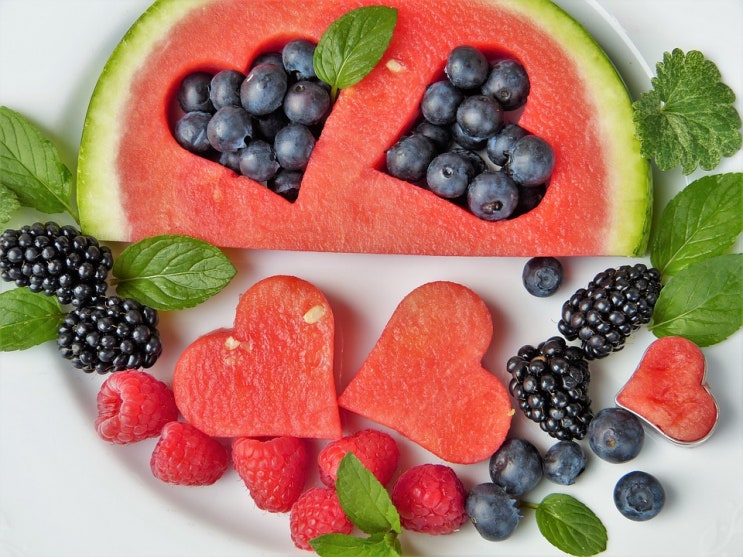 반려견과 함께 먹으면 건강에 좋은 과일 몇 가지를 소개합니다.