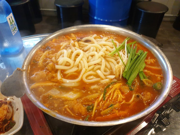 부산 서면 곱창맛집, "전설의곱창" 칼칼한 곱창전골 그리고 공짜수제비