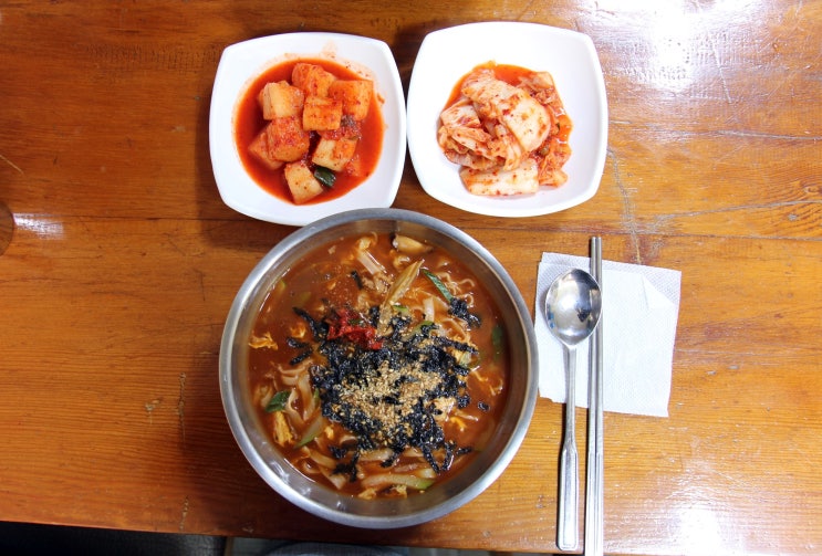  강릉 용비집에서 장칼국수를 먹고 왔습니다.