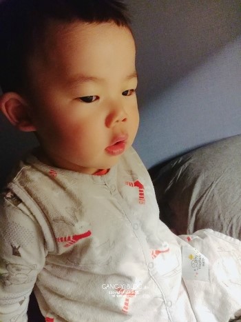  [후야육아일기] 16개월 _ LED 움직이는 토끼모자 + 처음 눈 내리는 걸 봤어요 + 눈 오는 날 + 백설기 냠냠 + 고양스타필드 + 딸기선물