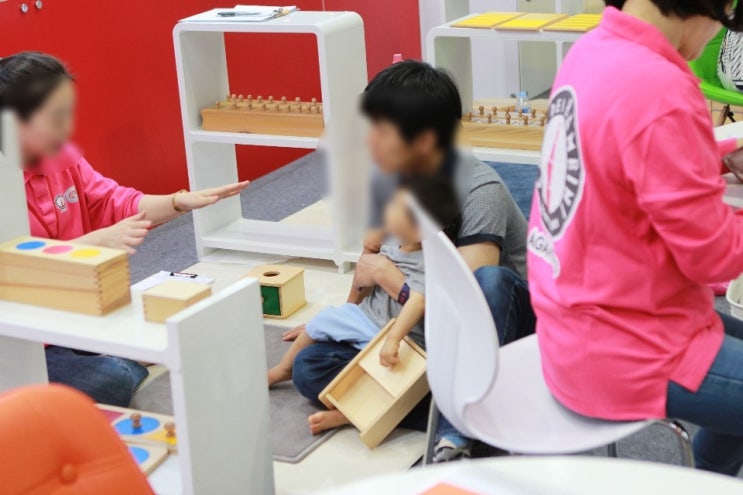  몬테소리 일대일수업 아이날개를 펼쳐주세요