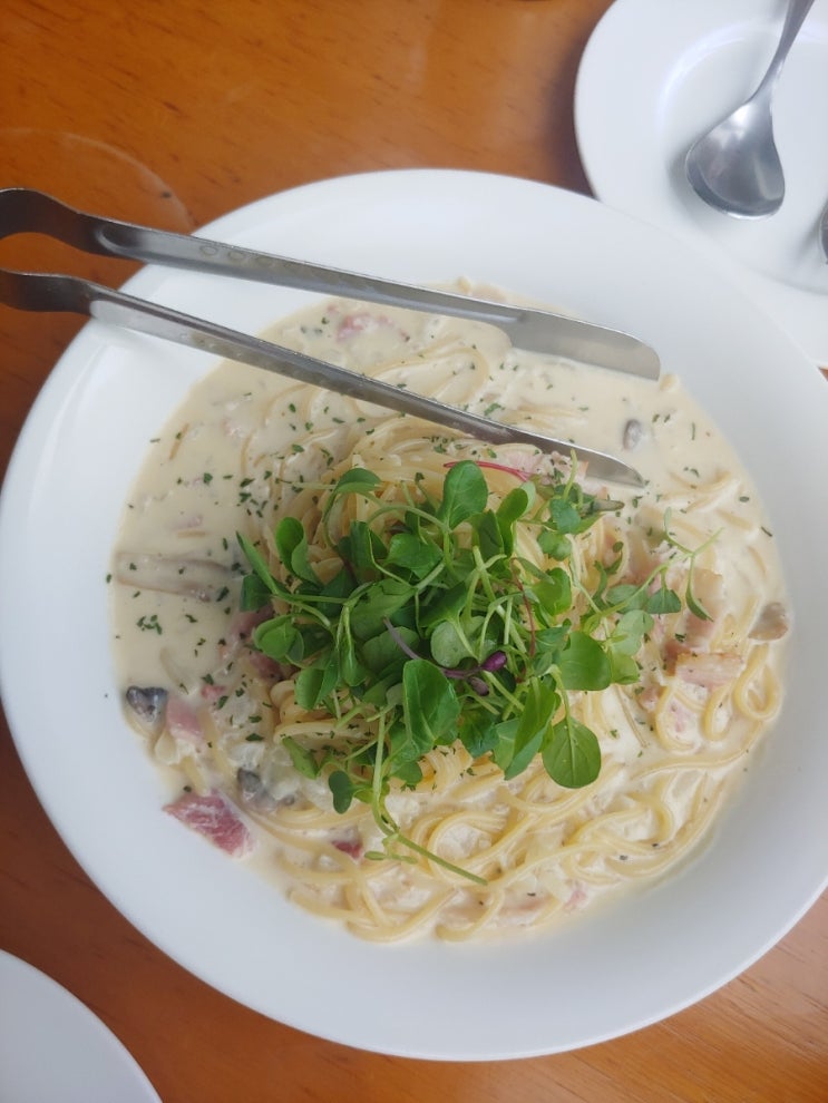 대구 동촌유원지 맛집 '맨인더키친' 2인분 먹는 여자