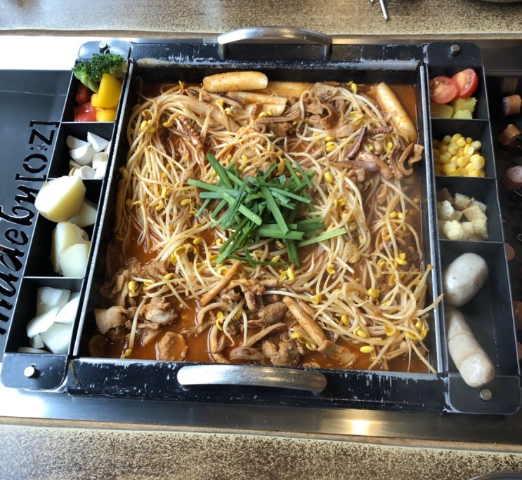  [맛집 리뷰] 오징어볶음과 타코의 만남 ‘홍대 메이드바이오즈’