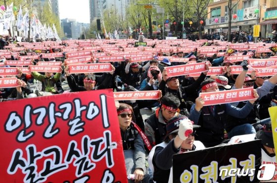 방문판매원·화물차주 등 특고 27.4만명, 산재보험 적용 받는다 방문판매원·화물차주 등 특고 27.4만명, 산재보험 적용 받는다